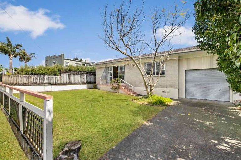 Photo of property in 2/16 Clevedon Road, Papakura, 2110