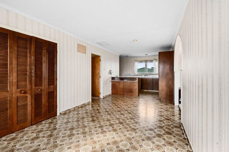 Photo of property in 18 Leon Place, Waitara, 4320