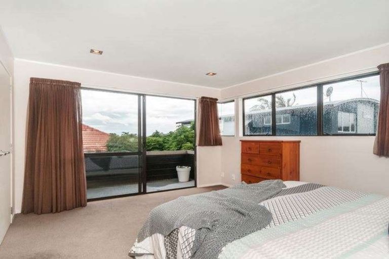 Photo of property in 2/16 Waller Avenue, Bucklands Beach, Auckland, 2012