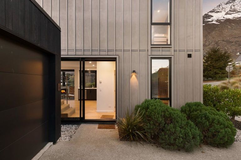 Photo of property in 6 Mckenzies Shute, Jacks Point, Queenstown, 9371