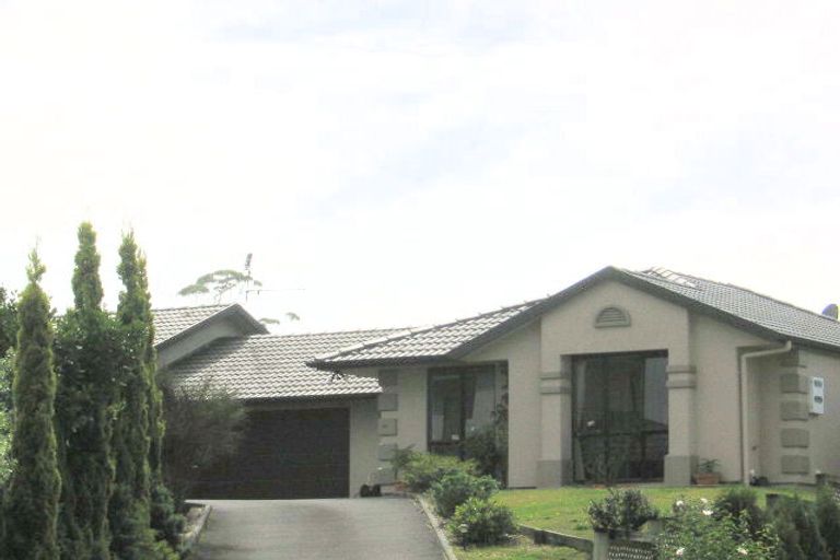 Photo of property in 9 Carrigans Close, Pinehill, Auckland, 0632