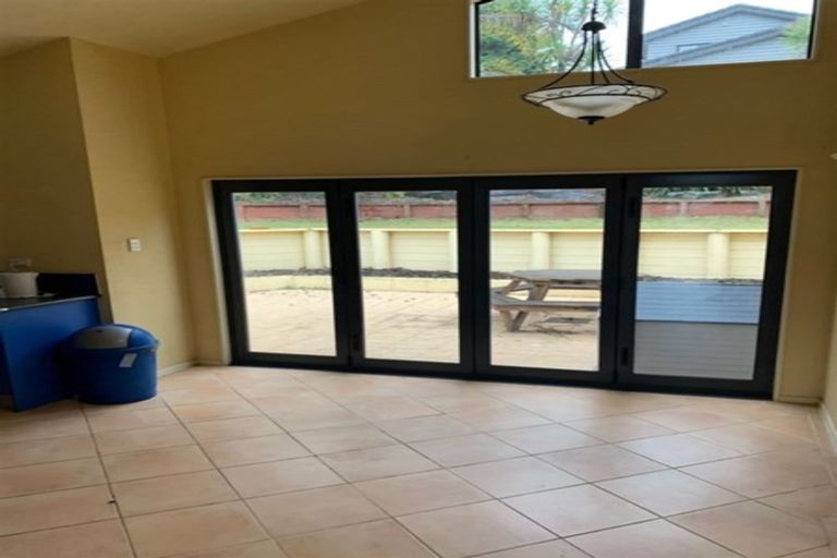 Photo of property in 11 Fairchild Avenue, Goodwood Heights, Auckland, 2105