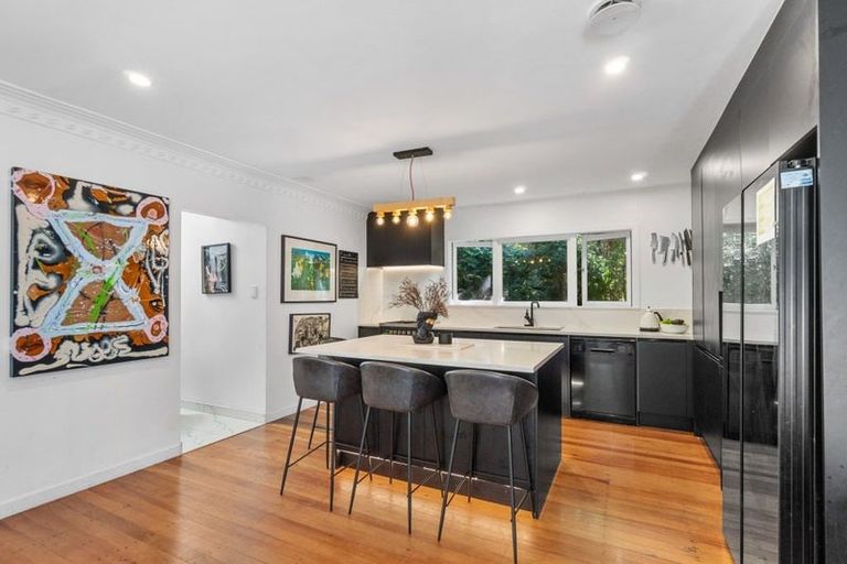 Photo of property in 31 Valley Road, Titirangi, Auckland, 0604