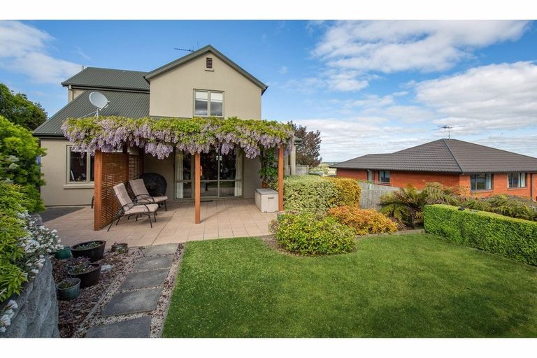 Photo of property in 29 Highcrest Heights, Westmorland, Christchurch, 8025