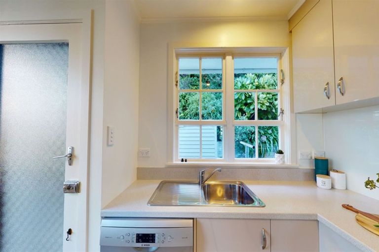 Photo of property in Regency Flats, 6/29-45 Miramar North Road, Miramar, Wellington, 6022