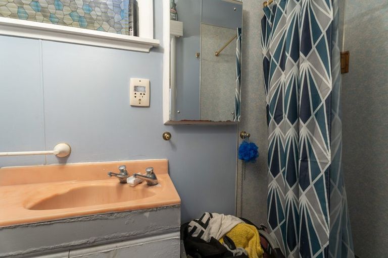 Photo of property in 19 Bayview Road, Paremata, Porirua, 5024