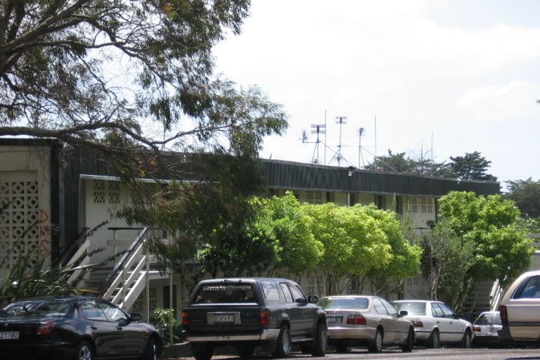 Photo of property in 8/32 Blockhouse Bay Road, Avondale, Auckland, 1026