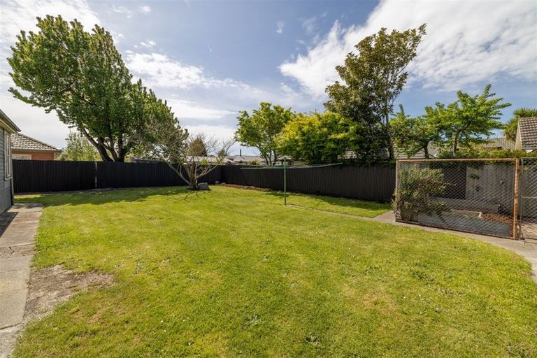 Photo of property in 16 Staveley Street, Avonhead, Christchurch, 8042