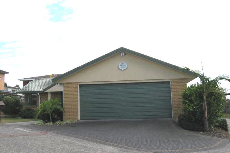 Photo of property in 4 Copplestone Place, New Lynn, Auckland, 0600