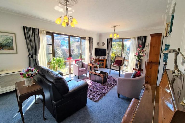 Photo of property in 21 Juniper Place, Burnside, Christchurch, 8053