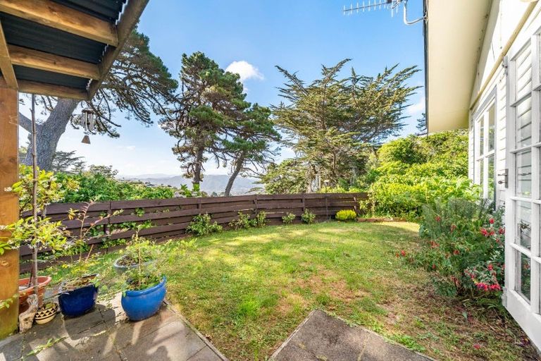 Photo of property in 120 Miromiro Road, Normandale, Lower Hutt, 5010
