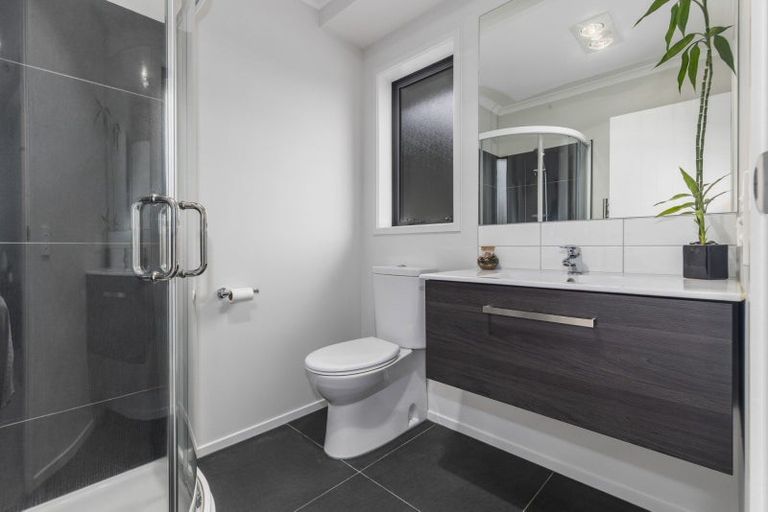 Photo of property in 28 Mooring Close, Whitby, Porirua, 5024