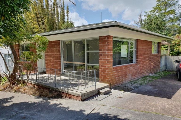 Photo of property in 1/19 Bentley Avenue, Glenfield, Auckland, 0629