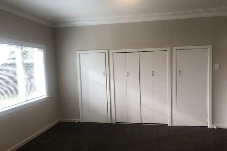 Photo of property in 3166 Great North Road, New Lynn, Auckland, 0600