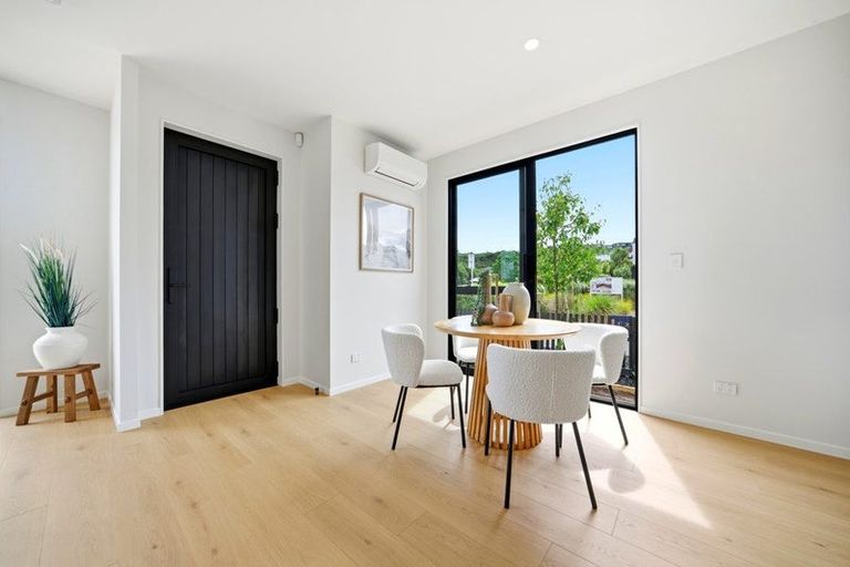 Photo of property in 15 Nerita Place, Long Bay, 0630
