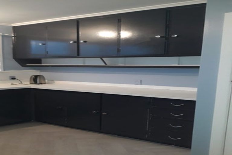 Photo of property in 5 Alder Place, Newlands, Wellington, 6037