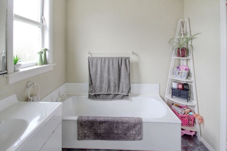 Photo of property in 1022 Tremaine Avenue, Roslyn, Palmerston North, 4414