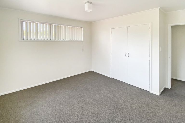 Photo of property in 15 Pisces Road, Glen Eden, Auckland, 0602