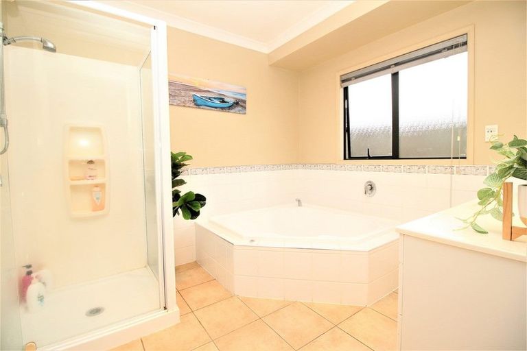 Photo of property in 6 Valleyside Way, Pukekohe, 2120