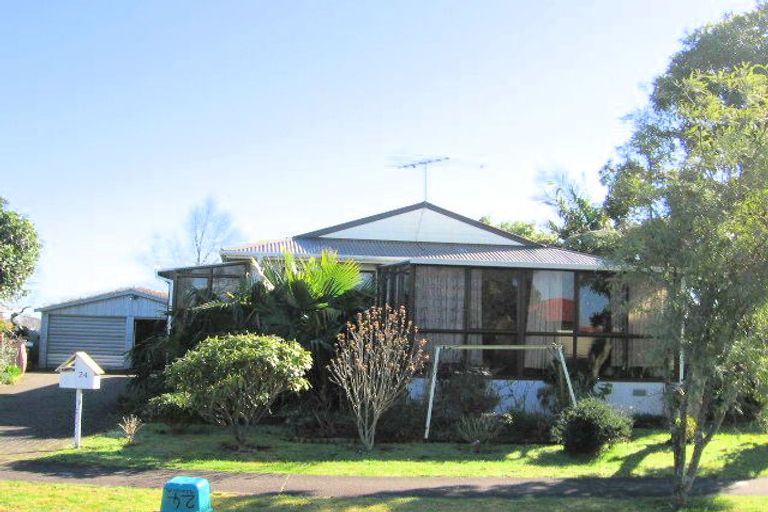 Photo of property in 24 Pukeroa Place, Papakura, 2110