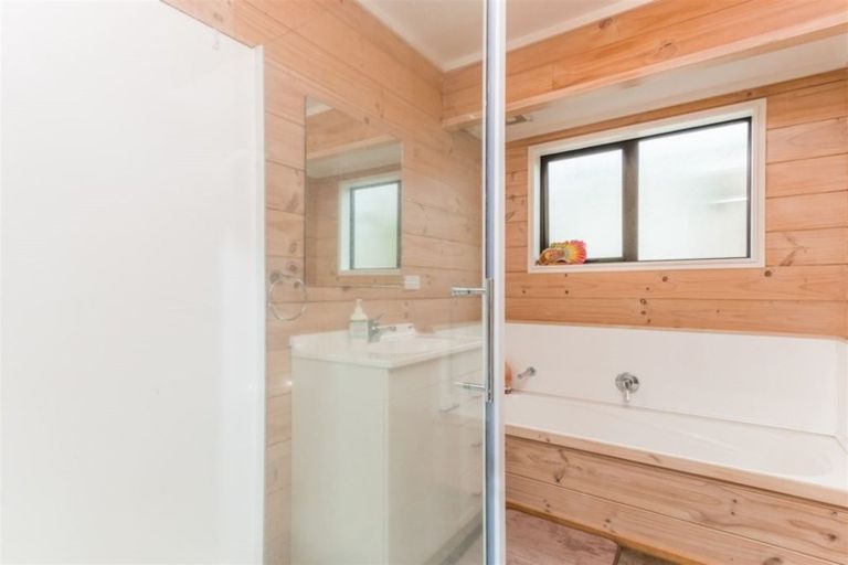 Photo of property in 1/27 St Leonards Road, Kelston, Auckland, 0602