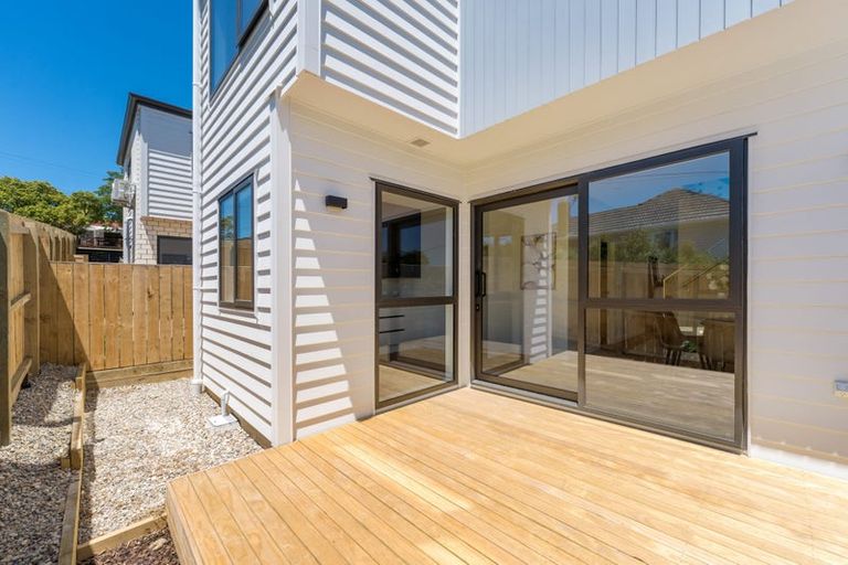 Photo of property in 21d Barron Drive, Green Bay, Auckland, 0604