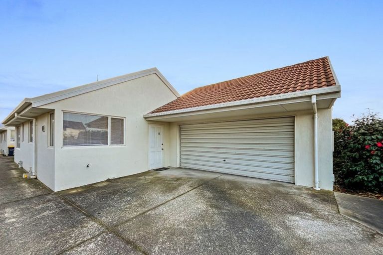 Photo of property in 3/2 Broadbent Street, Riccarton, Christchurch, 8041