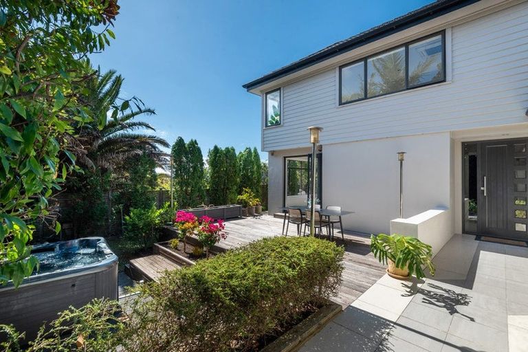 Photo of property in 34 Browns Bay Road, Rothesay Bay, Auckland, 0630