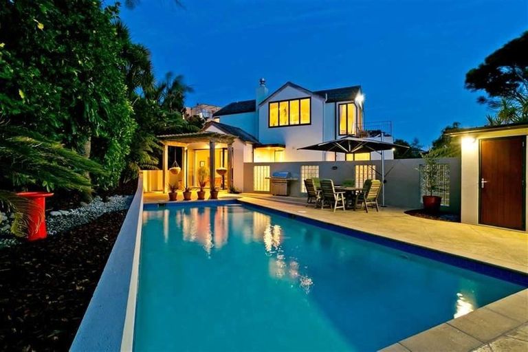 Photo of property in 16 Mayall Avenue, Beach Haven, Auckland, 0626