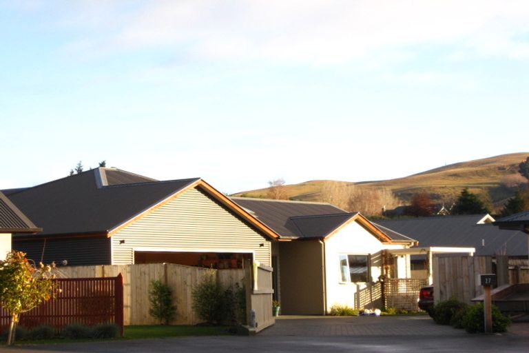 Photo of property in 27 Poolburn Court, Lake Hayes, Queenstown, 9304