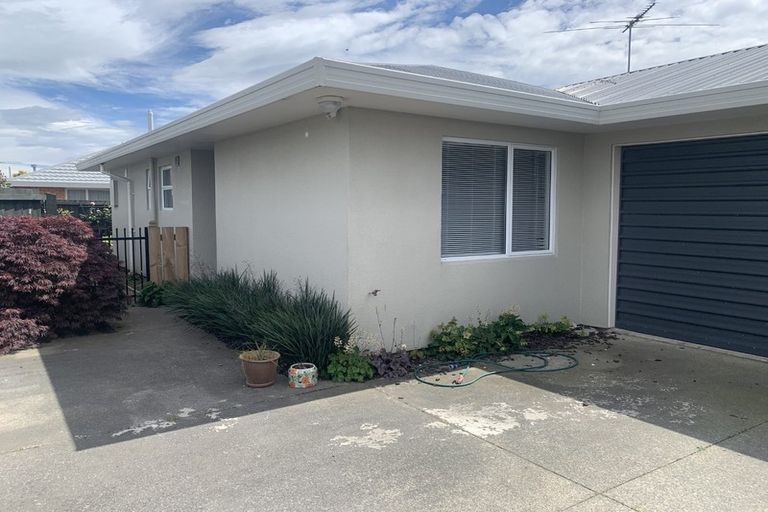 Photo of property in 11 Honeysuckle Place, Northcote, Christchurch, 8052