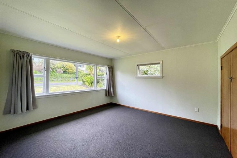 Photo of property in 15 Beaumont Crescent, Frankleigh Park, New Plymouth, 4310