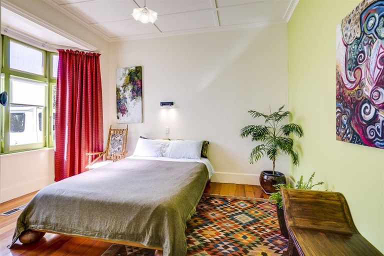 Photo of property in 1 Lawrence Road, Hospital Hill, Napier, 4110