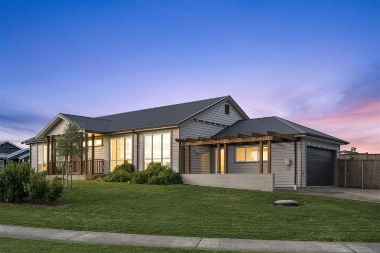 Photo of property in 24 Malbec Place, Huapai, Kumeu, 0810