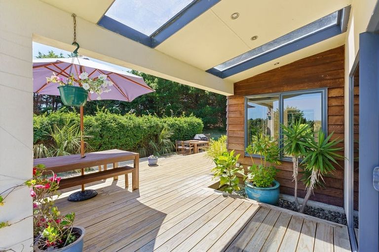 Photo of property in 24 Raukawa Road, Peka Peka, Waikanae, 5391
