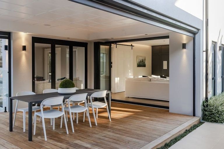 Photo of property in 112 Arran Point Parade, Orewa, 0931