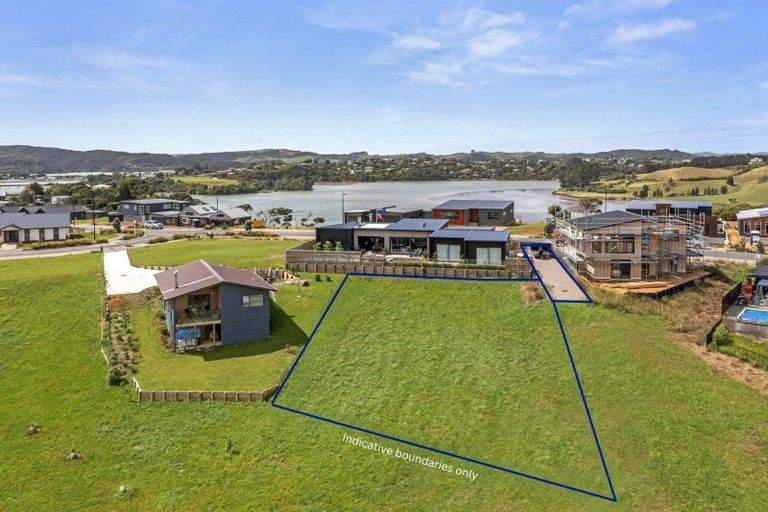 Photo of property in 48 Rangitahi Road, Raglan, 3225