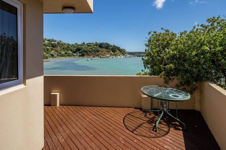 Photo of property in 18 Trevor Terrace, Paremata, Porirua, 5024