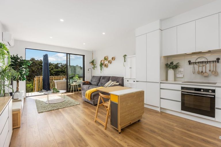 Photo of property in 11a Rockpool Road, Orewa, 0931