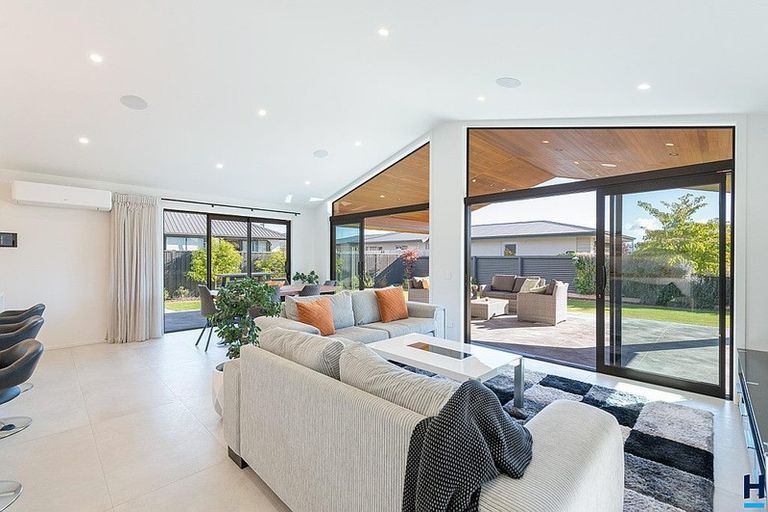 Photo of property in 4 Puketutu Grove, Motueka, 7120