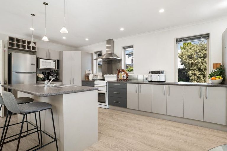 Photo of property in 21 Linkwater Way, Parklands, Christchurch, 8083