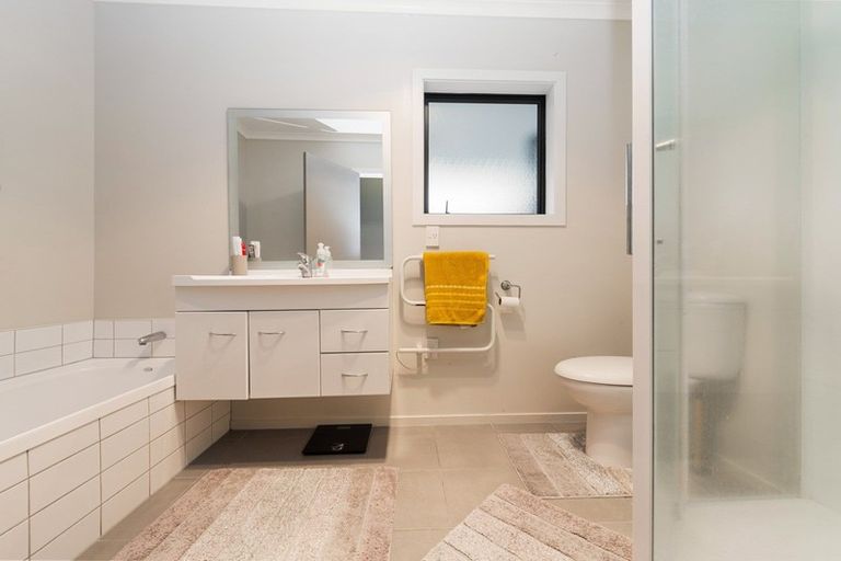 Photo of property in 49/64 Kawaha Point Road, Kawaha Point, Rotorua, 3010