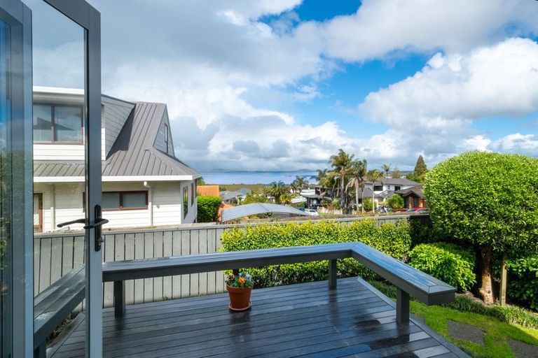 Photo of property in 2 Oakpark Place, West Harbour, Auckland, 0618