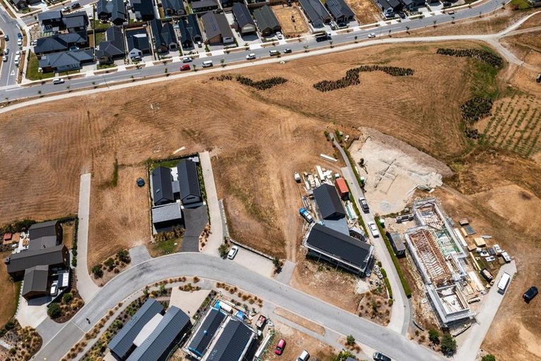 Photo of property in 42 Cunninghams Drive, Jacks Point, Queenstown, 9371