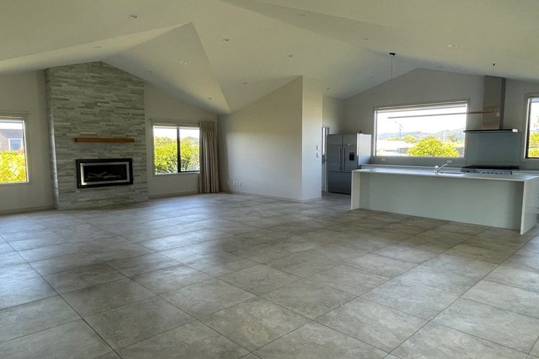 Photo of property in 1 Topping Place, Whitianga, 3510