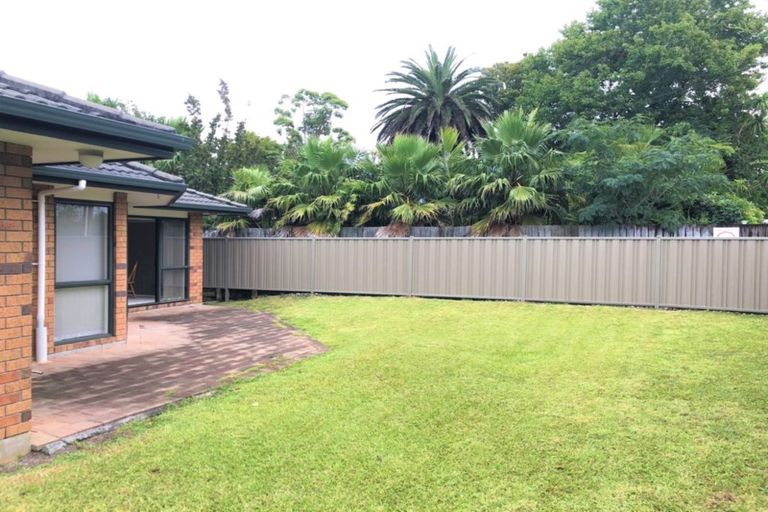 Photo of property in 33a Schnapper Rock Road, Greenhithe, Auckland, 0632