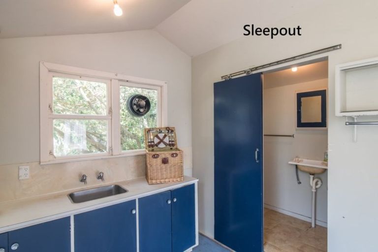 Photo of property in 2 Hemara Street, Waikanae Beach, Waikanae, 5036