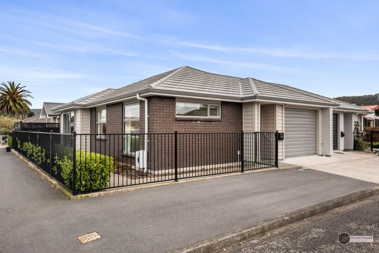 Photo of property in 1a Hay Street, Ebdentown, Upper Hutt, 5018