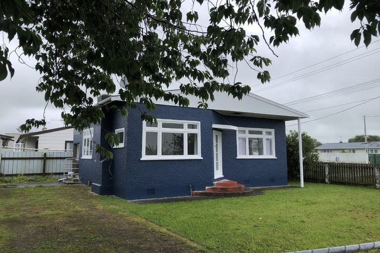 Photo of property in 106 Bartholomew Road, Levin, 5510