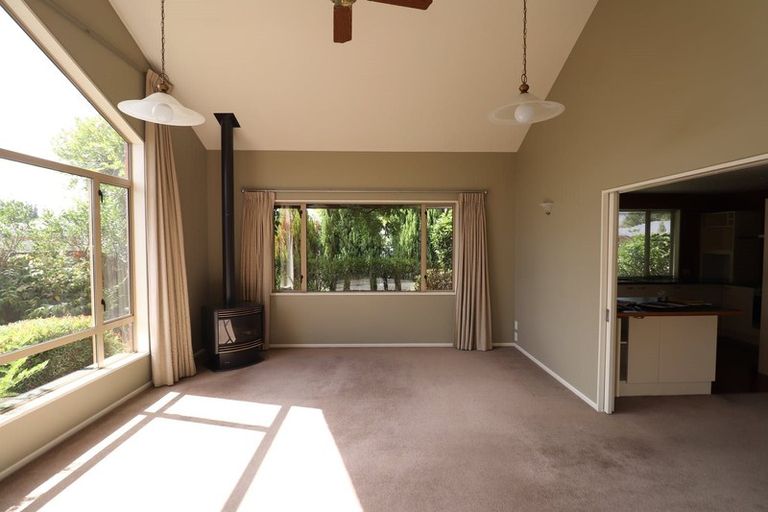 Photo of property in 14 Coolspring Way, Redwood, Christchurch, 8051